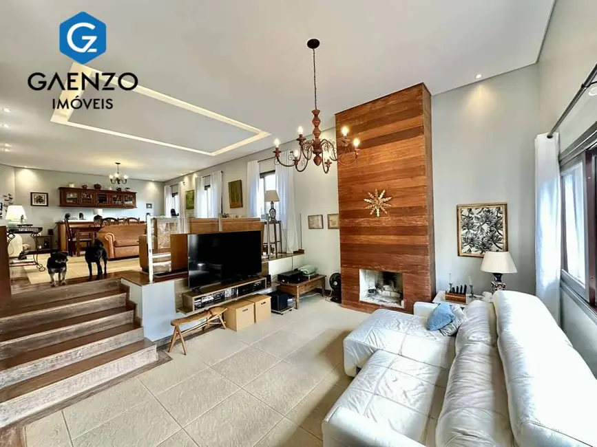 Foto 7 de Casa de Condomínio com 3 quartos à venda, 330m2 em Golf Gardens, Carapicuiba - SP