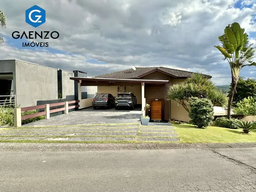 Foto 1 de Casa de Condomínio com 3 quartos à venda, 330m2 em Golf Gardens, Carapicuiba - SP