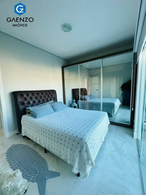 Foto 3 de Casa de Condomínio com 3 quartos à venda, 210m2 em Suru, Santana De Parnaiba - SP