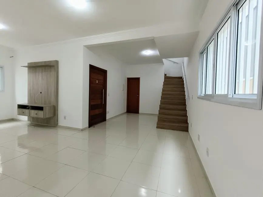 Foto 2 de Sobrado com 3 quartos à venda, 250m2 em Mogi Das Cruzes - SP