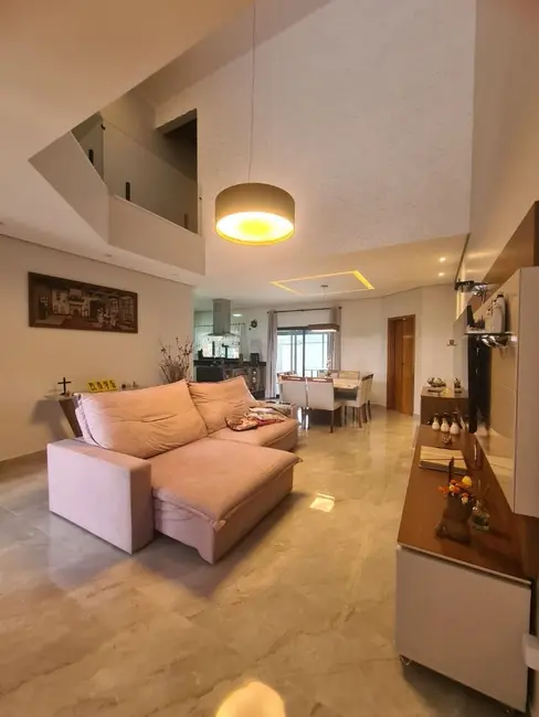 Foto 1 de Casa de Condomínio com 3 quartos à venda, 250m2 em Cézar de Souza, Mogi Das Cruzes - SP
