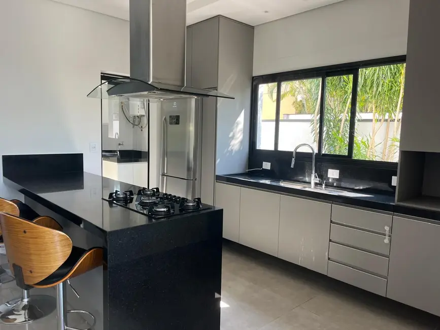 Foto 1 de Sobrado com 3 quartos à venda e para alugar, 283m2 em Fazenda Rodeio, Mogi Das Cruzes - SP