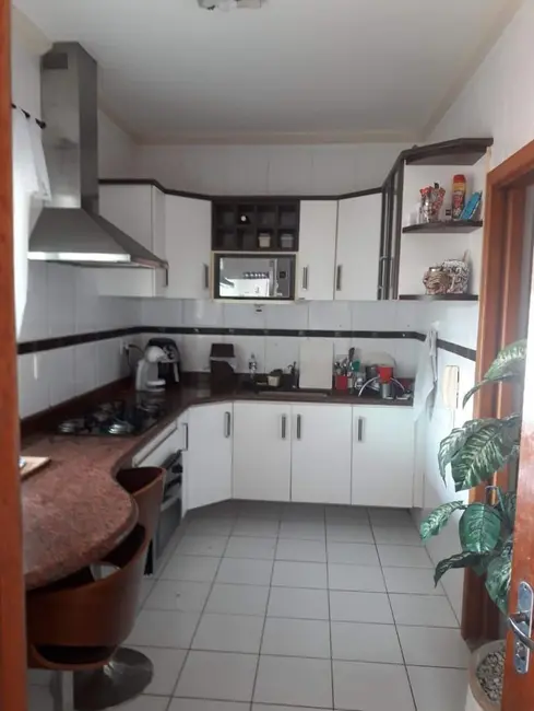 Foto 2 de Sobrado com 3 quartos à venda, 220m2 em Conjunto Habitacional Antônio Bovolenta, Mogi Das Cruzes - SP