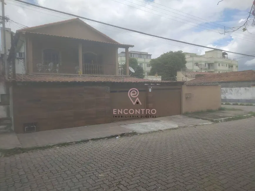 Casa com 7 quartos à venda, 453m2 em Santa Isabel, Resende - RJ - imagem 2 Foto 2 de Casa com 7 quartos à venda, 453m2 em Santa Isabel, Resende - RJ