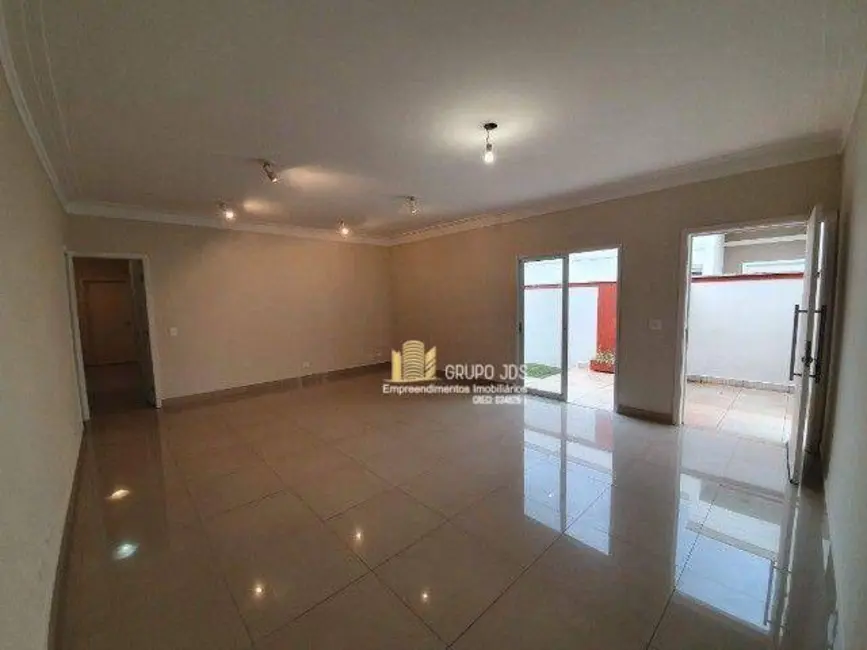 Foto 2 de Casa com 3 quartos à venda, 250m2 em Aracoiaba Da Serra - SP