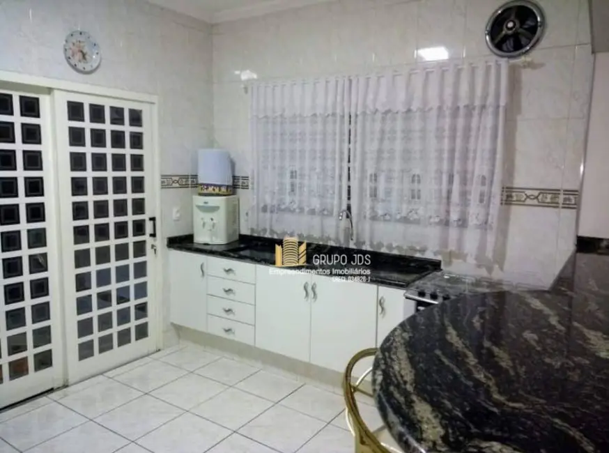 Casa com 3 quartos à venda, 240m2 em Jardim Maria Antônia Prado, Sorocaba - SP - imagem 5 Foto 5 de Casa com 3 quartos à venda, 240m2 em Jardim Maria Antônia Prado, Sorocaba - SP