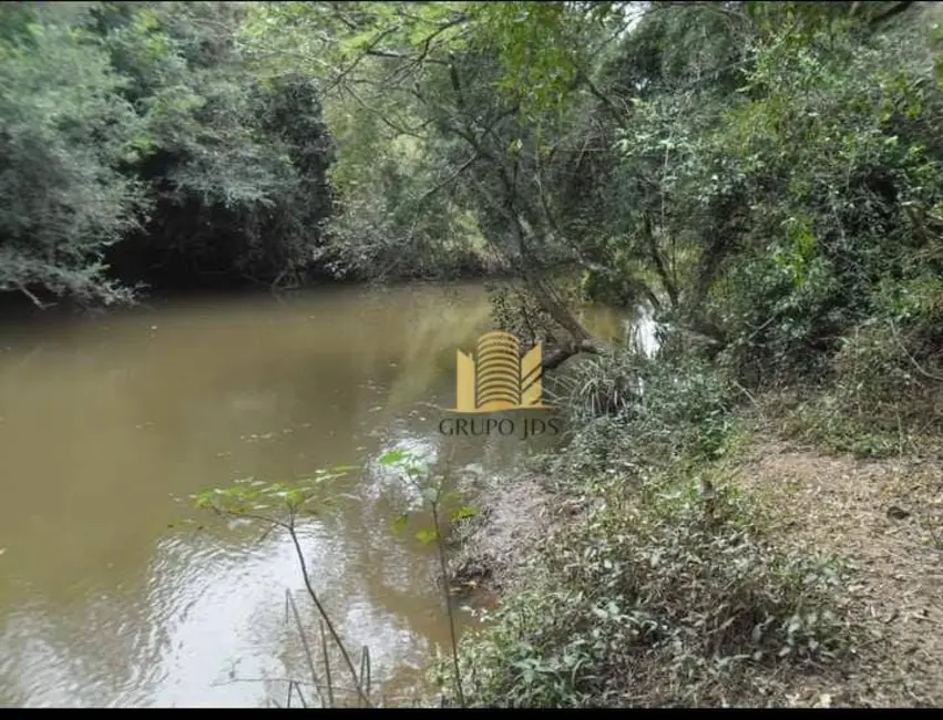 Chácara com 3 quartos à venda, 13000m2 em Parque Cimentolândia, Itapeva - SP - imagem 9 Foto 9 de Chácara com 3 quartos à venda, 13000m2 em Parque Cimentolândia, Itapeva - SP