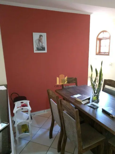 Sobrado com 3 quartos à venda, 200m2 em Wanel Ville, Sorocaba - SP - imagem 5 Foto 5 de Sobrado com 3 quartos à venda, 200m2 em Wanel Ville, Sorocaba - SP