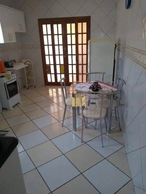 Sobrado com 3 quartos à venda, 200m2 em Wanel Ville, Sorocaba - SP - imagem 6 Foto 6 de Sobrado com 3 quartos à venda, 200m2 em Wanel Ville, Sorocaba - SP