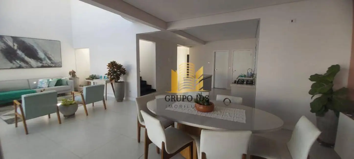 Foto 3 de Sobrado com 3 quartos à venda, 250m2 em Aparecidinha, Sorocaba - SP