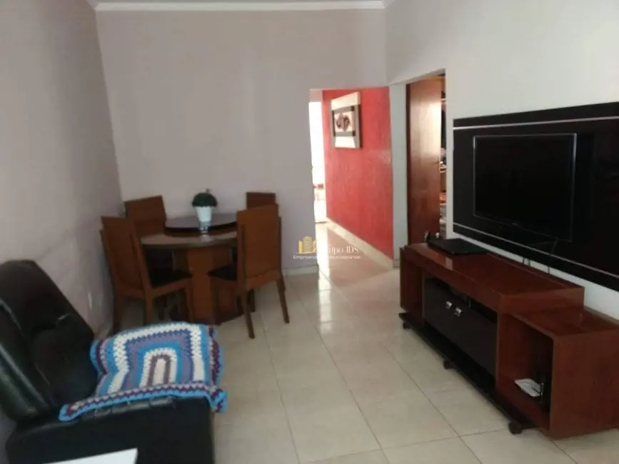 Casa com 3 quartos à venda, 300m2 em Jardim Jatobá, Sorocaba - SP - imagem 3 Foto 3 de Casa com 3 quartos à venda, 300m2 em Jardim Jatobá, Sorocaba - SP
