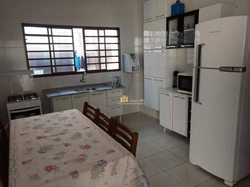Casa com 3 quartos à venda, 300m2 em Jardim Jatobá, Sorocaba - SP - imagem 4 Foto 4 de Casa com 3 quartos à venda, 300m2 em Jardim Jatobá, Sorocaba - SP