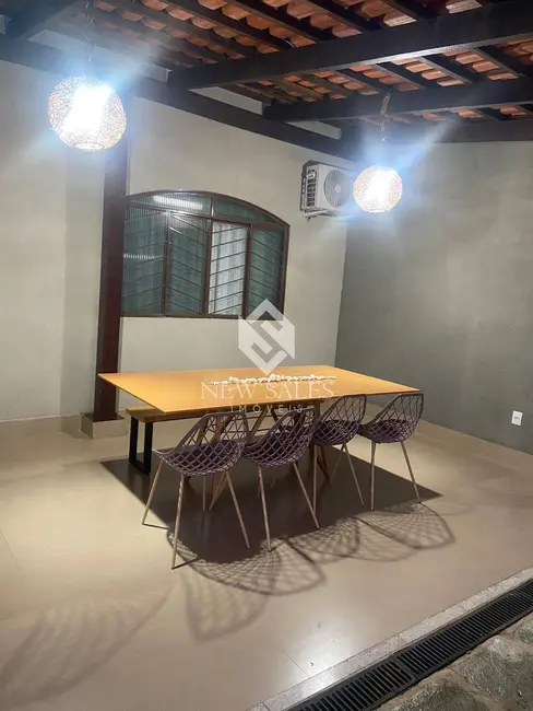 Casa com 3 quartos à venda, 360m2 em Jardim Santo Antônio, Goiania - GO - imagem 3 Foto 3 de Casa com 3 quartos à venda, 360m2 em Jardim Santo Antônio, Goiania - GO