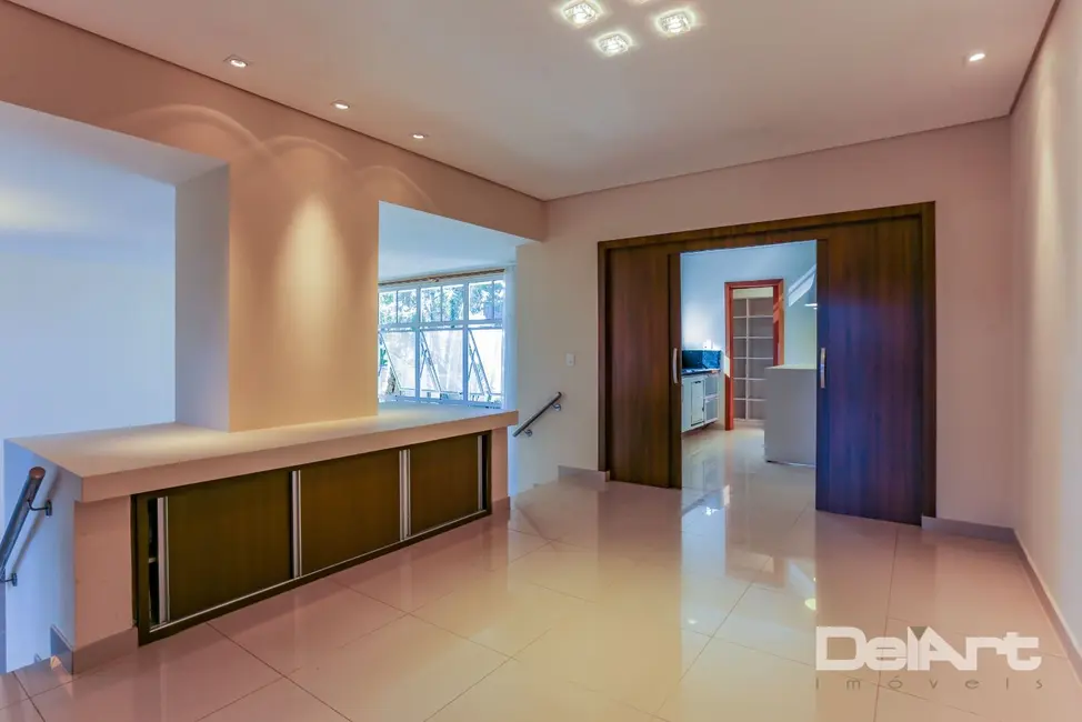 Casa de Condomínio com 4 quartos à venda, 751m2 em Santa Cândida, Curitiba - PR - imagem 5 Foto 5 de Casa de Condomínio com 4 quartos à venda, 751m2 em Santa Cândida, Curitiba - PR