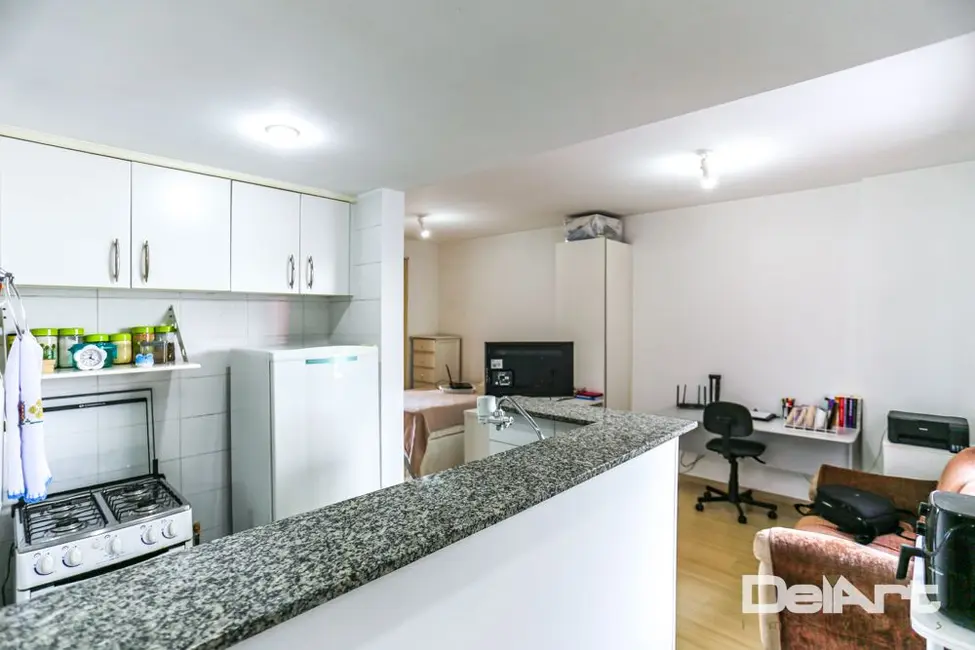 Foto 3 de Kitnet com 1 quarto à venda, 45m2 em Centro, Curitiba - PR