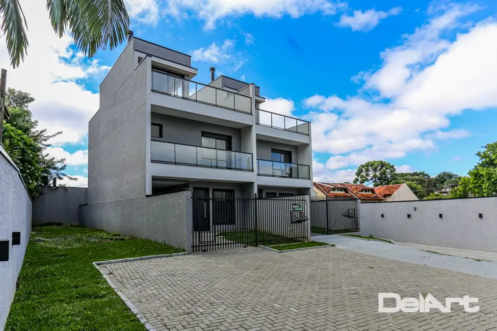 Sobrado com 3 quartos à venda, 160m2 em Bom Retiro, Curitiba - PR - imagem 3 Foto 3 de Sobrado com 3 quartos à venda, 160m2 em Bom Retiro, Curitiba - PR