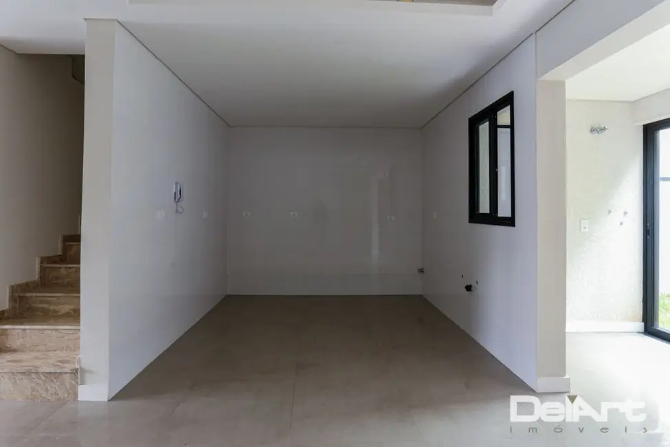 Sobrado com 3 quartos à venda, 160m2 em Bom Retiro, Curitiba - PR - imagem 7 Foto 7 de Sobrado com 3 quartos à venda, 160m2 em Bom Retiro, Curitiba - PR