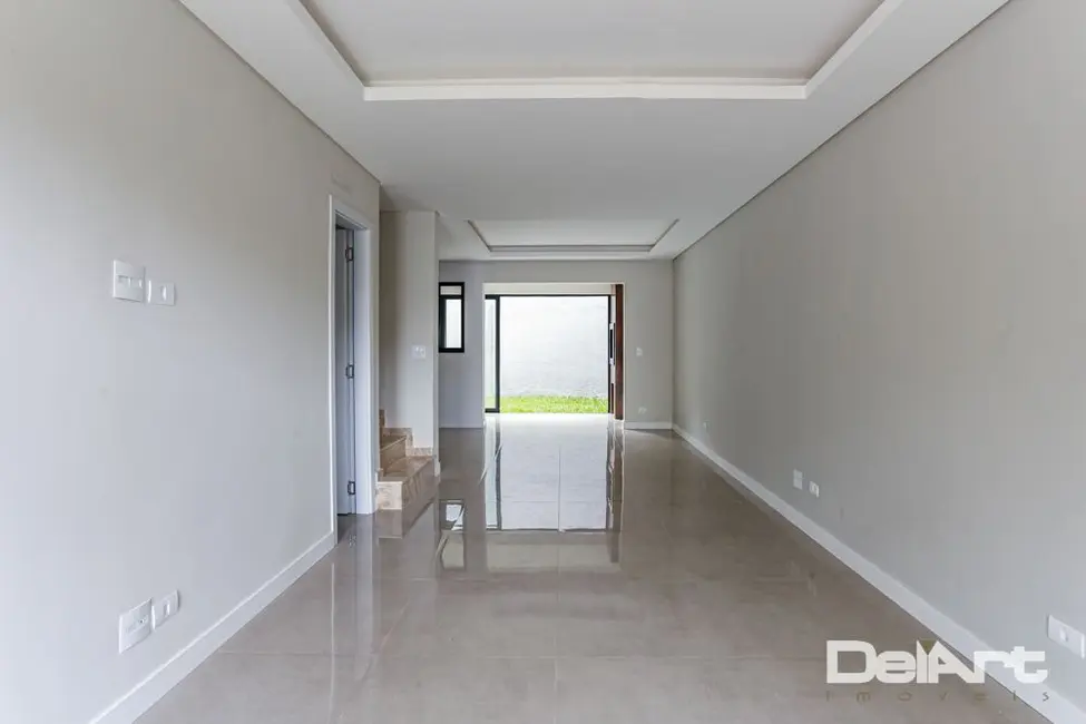 Sobrado com 3 quartos à venda, 160m2 em Bom Retiro, Curitiba - PR - imagem 5 Foto 5 de Sobrado com 3 quartos à venda, 160m2 em Bom Retiro, Curitiba - PR