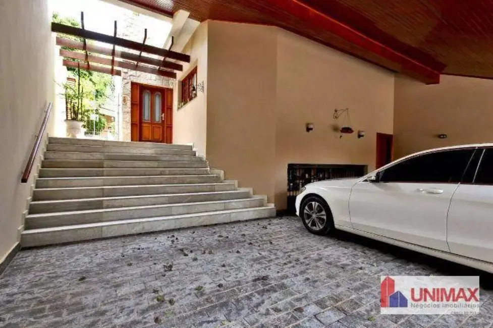 Casa de Condomínio com 3 quartos à venda, 585m2 em Barueri - SP - imagem 3 Foto 3 de Casa de Condomínio com 3 quartos à venda, 585m2 em Barueri - SP