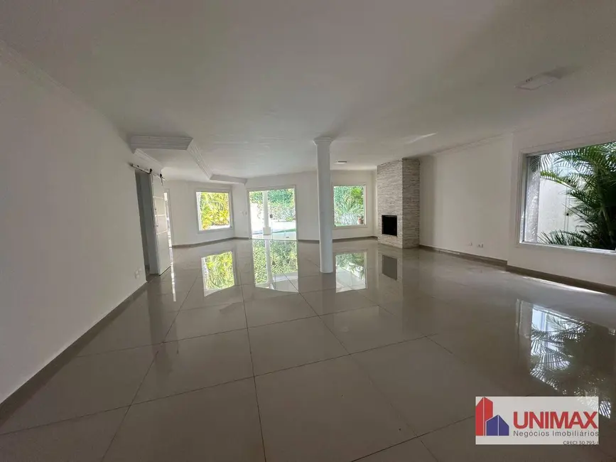 Foto 1 de Casa de Condomínio com 4 quartos para alugar, 720m2 em Barueri - SP