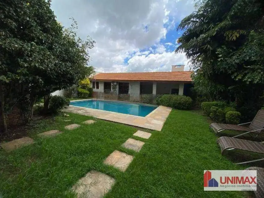 Casa de Condomínio com 3 quartos para alugar, 683m2 em Barueri - SP - imagem 4 Foto 4 de Casa de Condomínio com 3 quartos para alugar, 683m2 em Barueri - SP