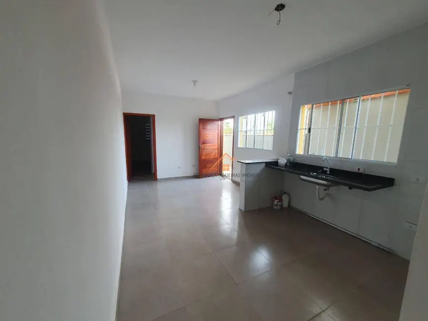 Foto 2 de Casa com 2 quartos à venda, 160m2 em Itanhaem - SP