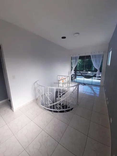 Sobrado com 5 quartos à venda, 300m2 em Bertioga - SP - imagem 5 Foto 5 de Sobrado com 5 quartos à venda, 300m2 em Bertioga - SP