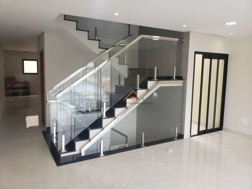 Sobrado com 3 quartos à venda, 201m2 em Sao Bernardo Do Campo - SP - imagem 4 Foto 4 de Sobrado com 3 quartos à venda, 201m2 em Sao Bernardo Do Campo - SP