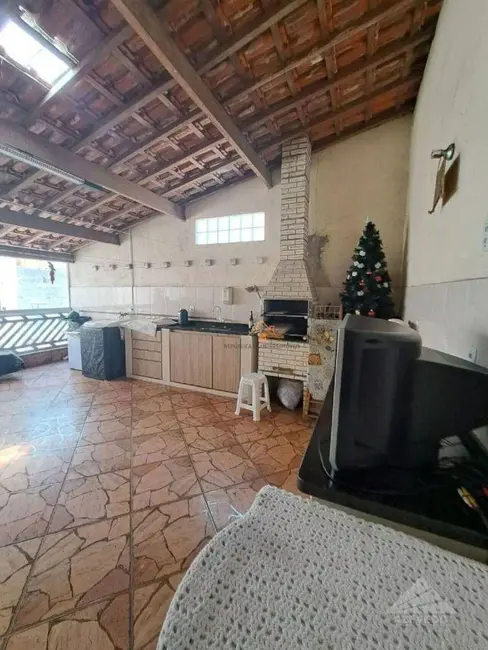 Sobrado com 3 quartos à venda, 125m2 em Parque São Vicente, Maua - SP - imagem 3 Foto 3 de Sobrado com 3 quartos à venda, 125m2 em Parque São Vicente, Maua - SP