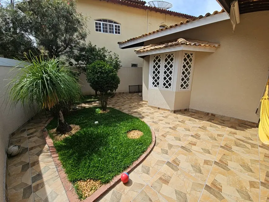 Foto 3 de Casa com 3 quartos à venda, 199m2 em Jardim Floresta, Atibaia - SP