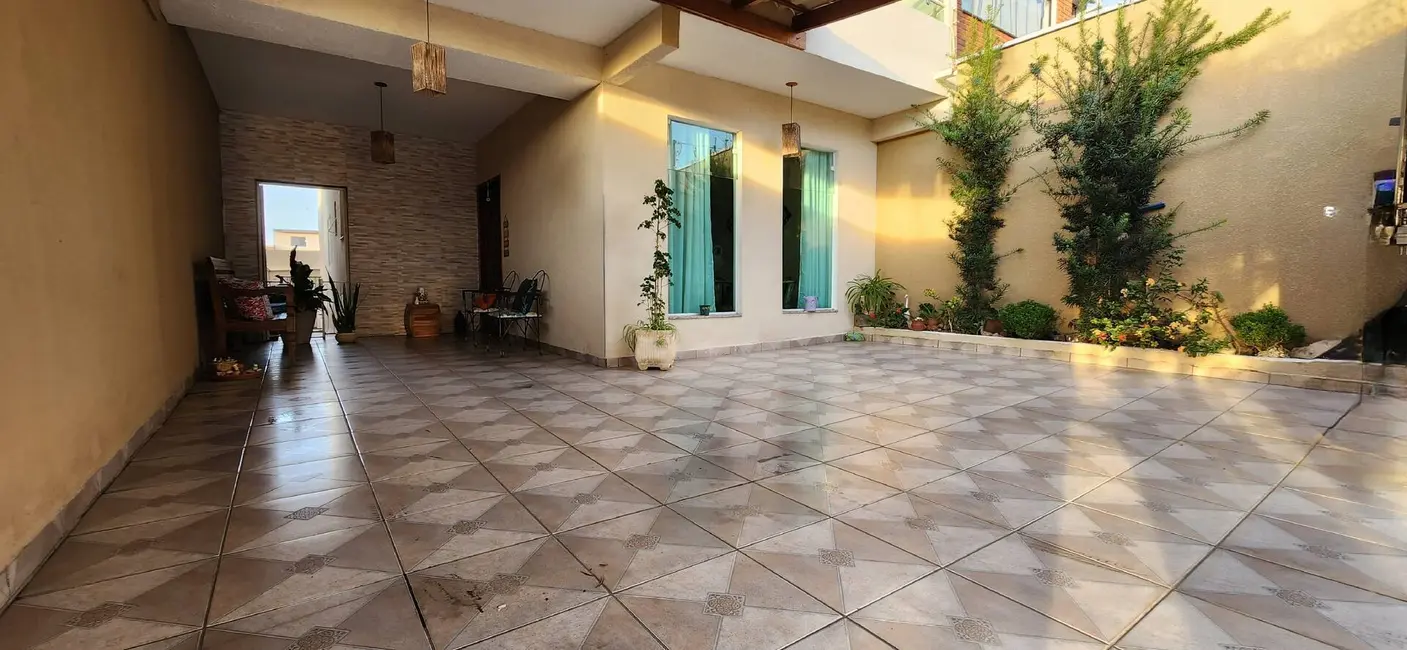 Foto 2 de Sobrado com 4 quartos à venda, 175m2 em Nova Cerejeira, Atibaia - SP