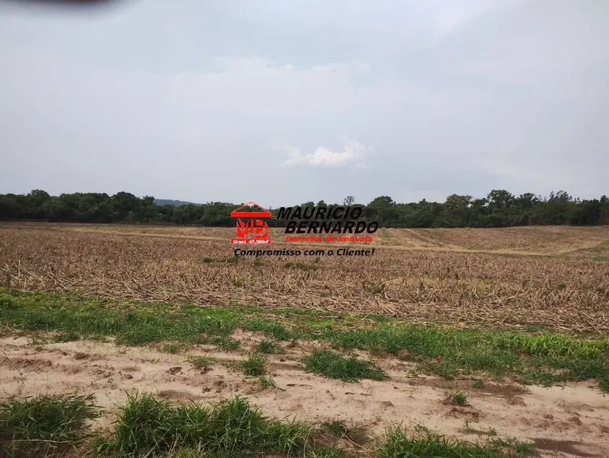 Foto 2 de Sítio / Rancho com 2 quartos à venda, 14m2 em Angatuba - SP