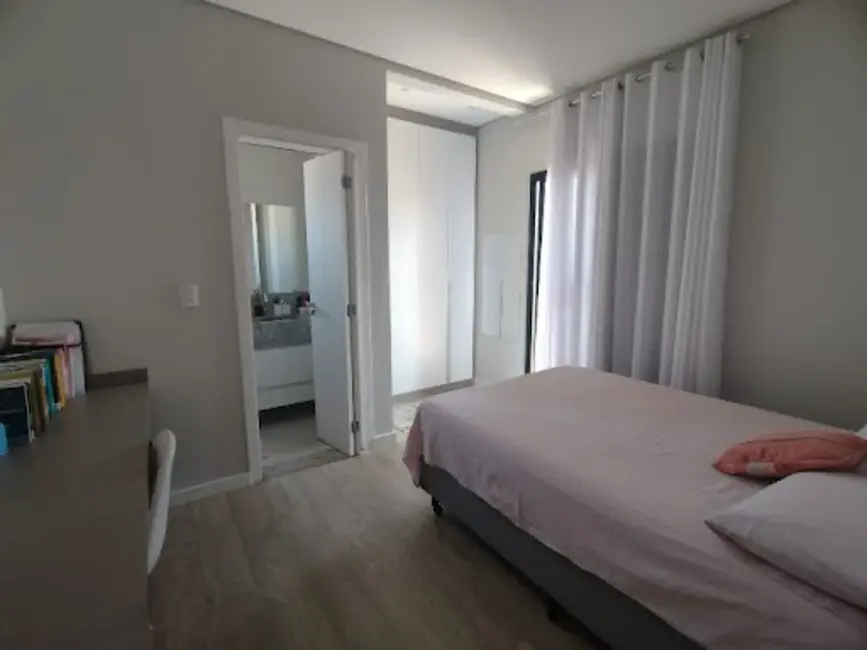 Sobrado com 4 quartos à venda, 276m2 em Wanel Ville, Sorocaba - SP - imagem 4 Foto 4 de Sobrado com 4 quartos à venda, 276m2 em Wanel Ville, Sorocaba - SP