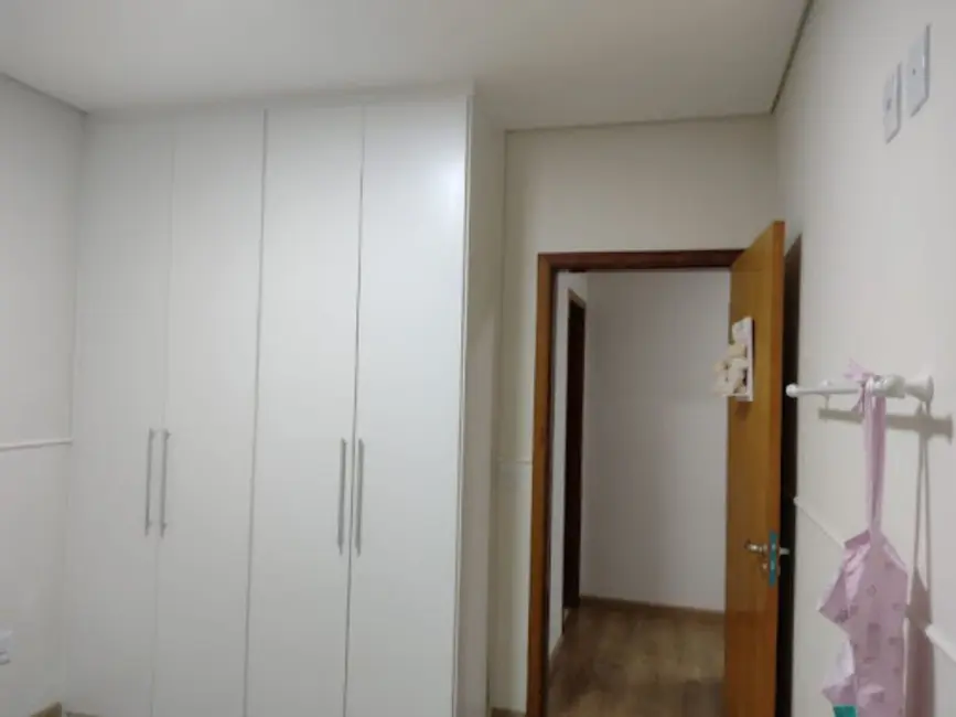 Sobrado com 3 quartos à venda, 200m2 em Wanel Ville, Sorocaba - SP - imagem 4 Foto 4 de Sobrado com 3 quartos à venda, 200m2 em Wanel Ville, Sorocaba - SP