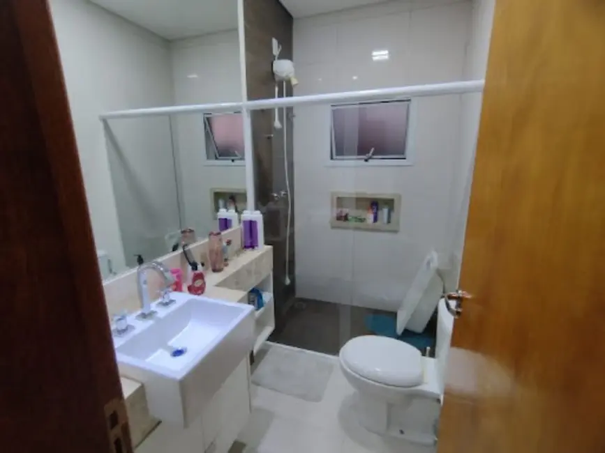Sobrado com 3 quartos à venda, 200m2 em Wanel Ville, Sorocaba - SP - imagem 9 Foto 9 de Sobrado com 3 quartos à venda, 200m2 em Wanel Ville, Sorocaba - SP