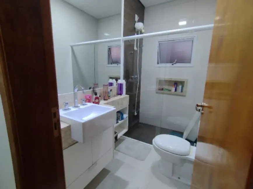 Sobrado com 3 quartos à venda, 200m2 em Wanel Ville, Sorocaba - SP - imagem 5 Foto 5 de Sobrado com 3 quartos à venda, 200m2 em Wanel Ville, Sorocaba - SP