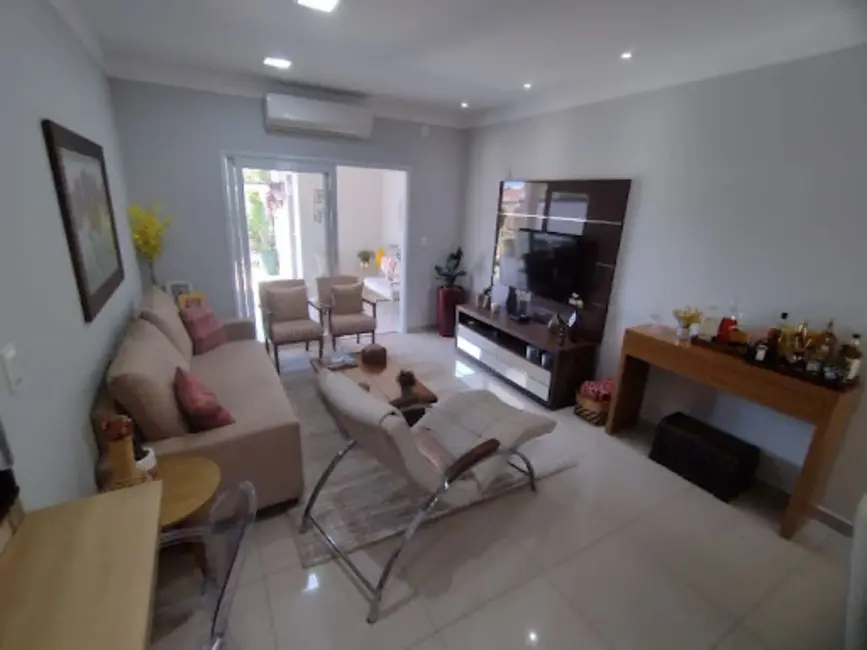Sobrado com 3 quartos à venda, 225m2 em Wanel Ville, Sorocaba - SP - imagem 3 Foto 3 de Sobrado com 3 quartos à venda, 225m2 em Wanel Ville, Sorocaba - SP