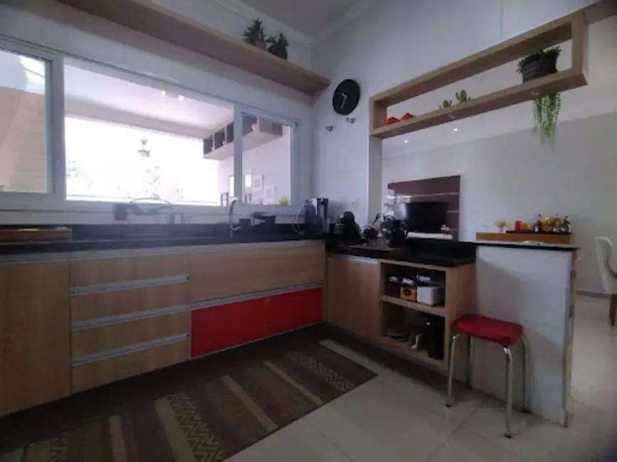 Sobrado com 3 quartos à venda, 225m2 em Wanel Ville, Sorocaba - SP - imagem 8 Foto 8 de Sobrado com 3 quartos à venda, 225m2 em Wanel Ville, Sorocaba - SP