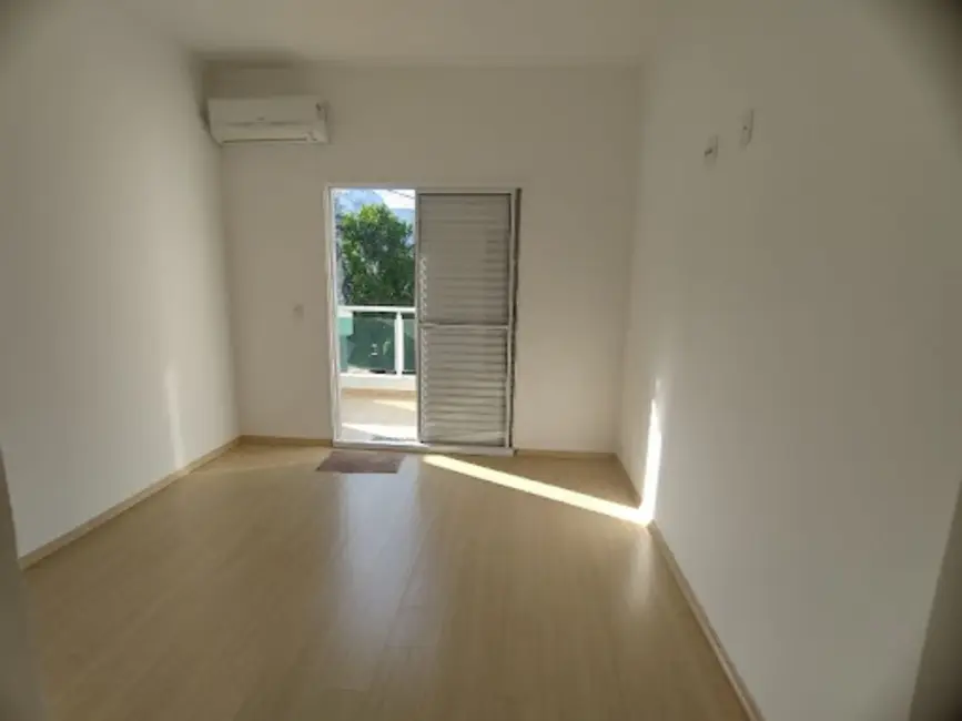 Sobrado com 3 quartos à venda, 200m2 em Wanel Ville, Sorocaba - SP - imagem 7 Foto 7 de Sobrado com 3 quartos à venda, 200m2 em Wanel Ville, Sorocaba - SP