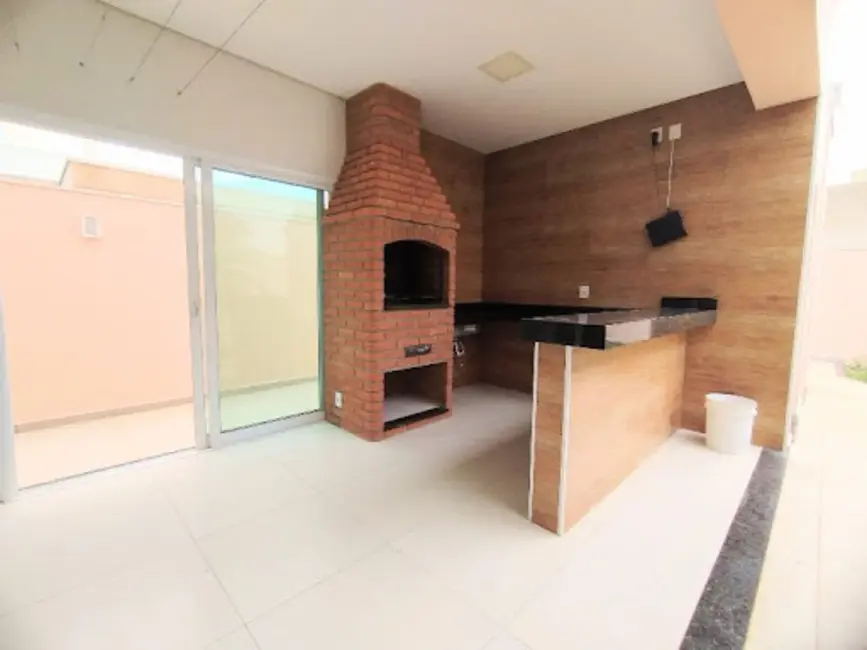 Foto 2 de Sobrado com 3 quartos para alugar, 250m2 em Wanel Ville, Sorocaba - SP