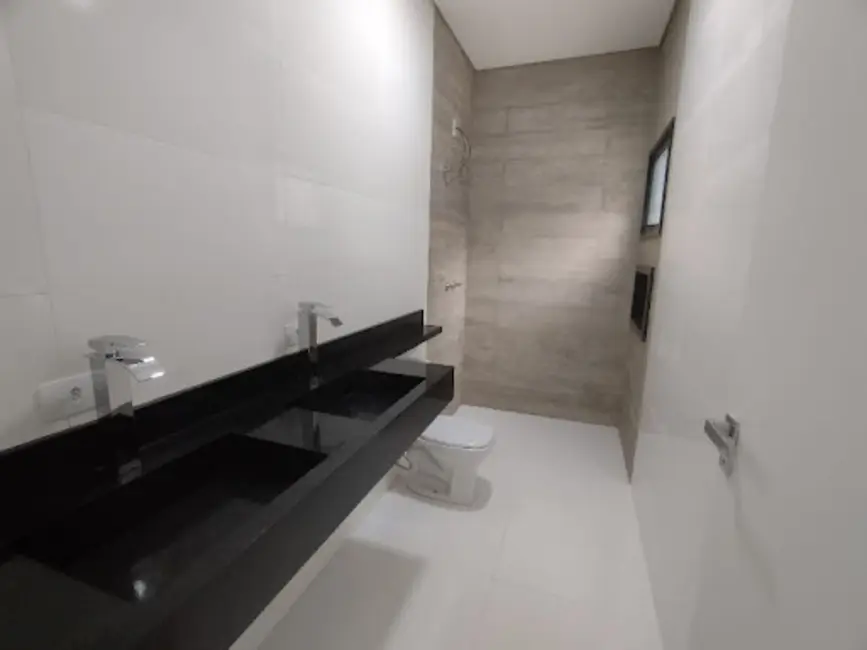 Casa com 3 quartos à venda, 200m2 em Wanel Ville, Sorocaba - SP - imagem 5 Foto 5 de Casa com 3 quartos à venda, 200m2 em Wanel Ville, Sorocaba - SP