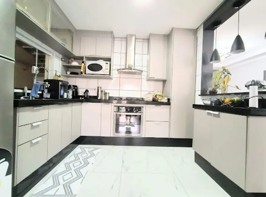 Sobrado com 3 quartos à venda, 200m2 em Wanel Ville, Sorocaba - SP - imagem 7 Foto 7 de Sobrado com 3 quartos à venda, 200m2 em Wanel Ville, Sorocaba - SP