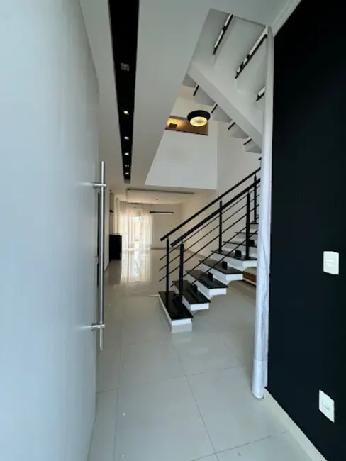 Sobrado com 3 quartos à venda, 230m2 em Wanel Ville, Sorocaba - SP - imagem 3 Foto 3 de Sobrado com 3 quartos à venda, 230m2 em Wanel Ville, Sorocaba - SP
