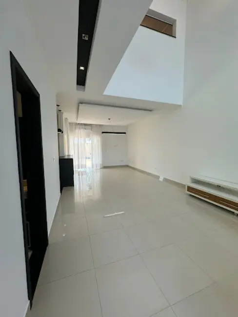 Sobrado com 3 quartos à venda, 230m2 em Wanel Ville, Sorocaba - SP - imagem 4 Foto 4 de Sobrado com 3 quartos à venda, 230m2 em Wanel Ville, Sorocaba - SP