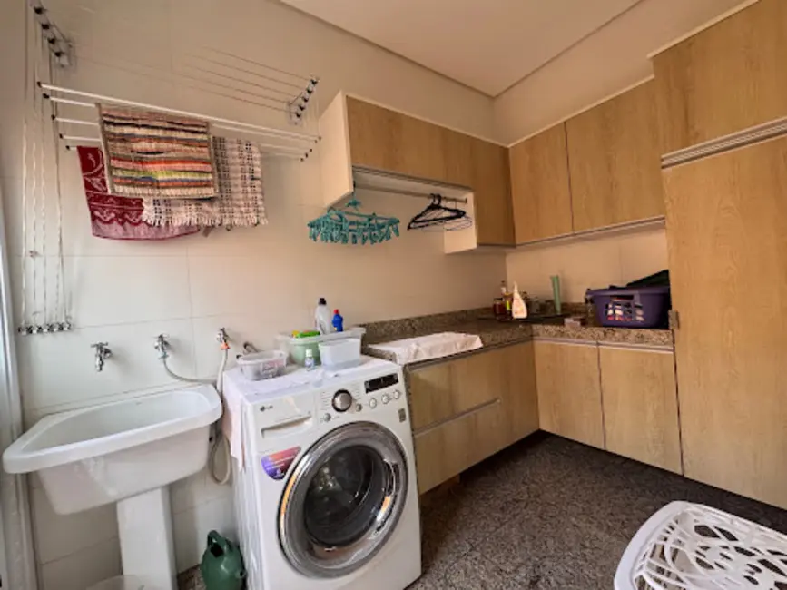 Sobrado com 3 quartos à venda, 300m2 em Jardim Gonçalves, Sorocaba - SP - imagem 4 Foto 4 de Sobrado com 3 quartos à venda, 300m2 em Jardim Gonçalves, Sorocaba - SP