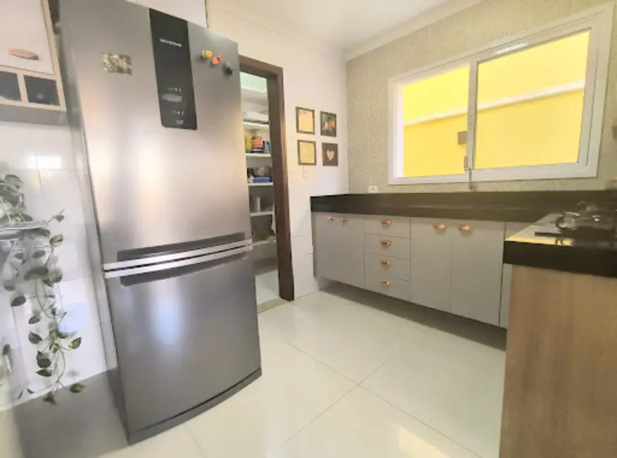 Sobrado com 3 quartos à venda, 200m2 em Wanel Ville, Sorocaba - SP - imagem 4 Foto 4 de Sobrado com 3 quartos à venda, 200m2 em Wanel Ville, Sorocaba - SP