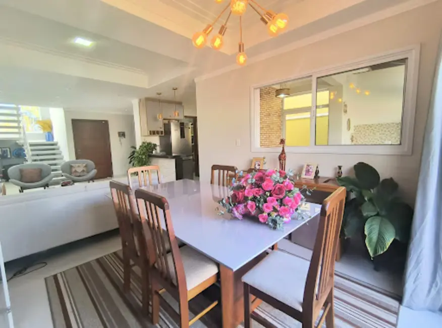 Foto 2 de Sobrado com 3 quartos à venda, 200m2 em Wanel Ville, Sorocaba - SP
