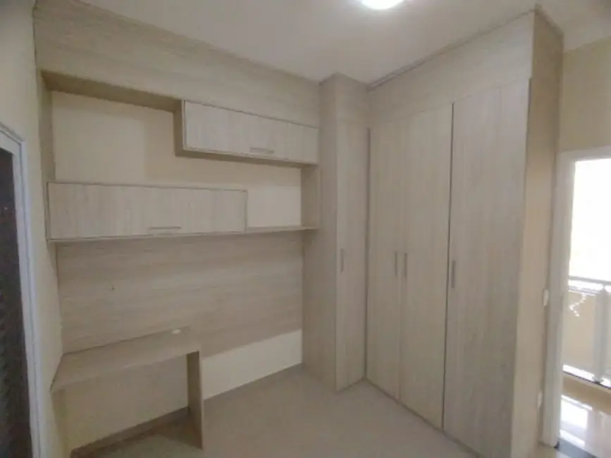 Sobrado com 3 quartos à venda, 200m2 em Wanel Ville, Sorocaba - SP - imagem 9 Foto 9 de Sobrado com 3 quartos à venda, 200m2 em Wanel Ville, Sorocaba - SP