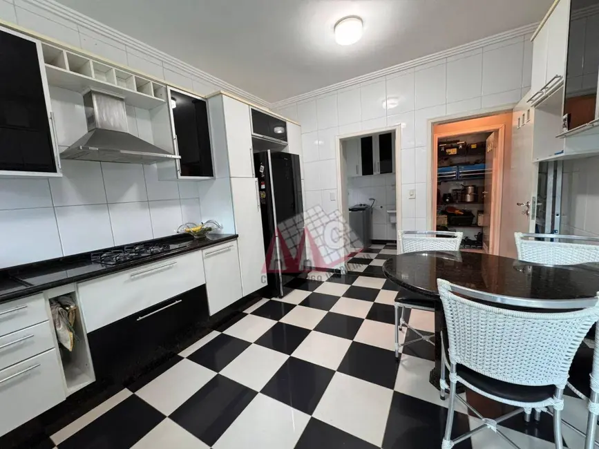 Sobrado com 3 quartos à venda, 250m2 em Sorocaba - SP - imagem 8 Foto 8 de Sobrado com 3 quartos à venda, 250m2 em Sorocaba - SP