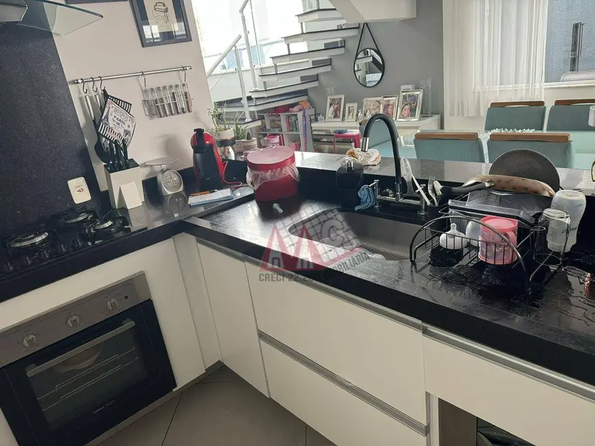 Sobrado com 3 quartos à venda, 200m2 em Wanel Ville, Sorocaba - SP - imagem 7 Foto 7 de Sobrado com 3 quartos à venda, 200m2 em Wanel Ville, Sorocaba - SP